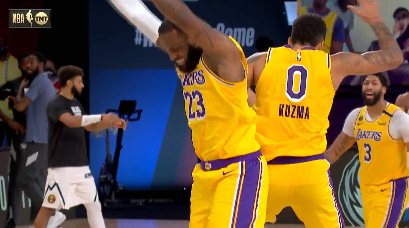 Doinb回归赛场，精彩发挥首场状态亮眼，湖人观众沸腾！的简单介绍